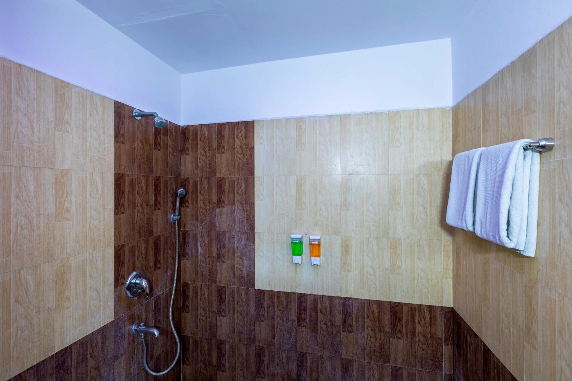 Blue Bliss Hotels By Pph Living Infantry Road Bangalore Exteriör bild
