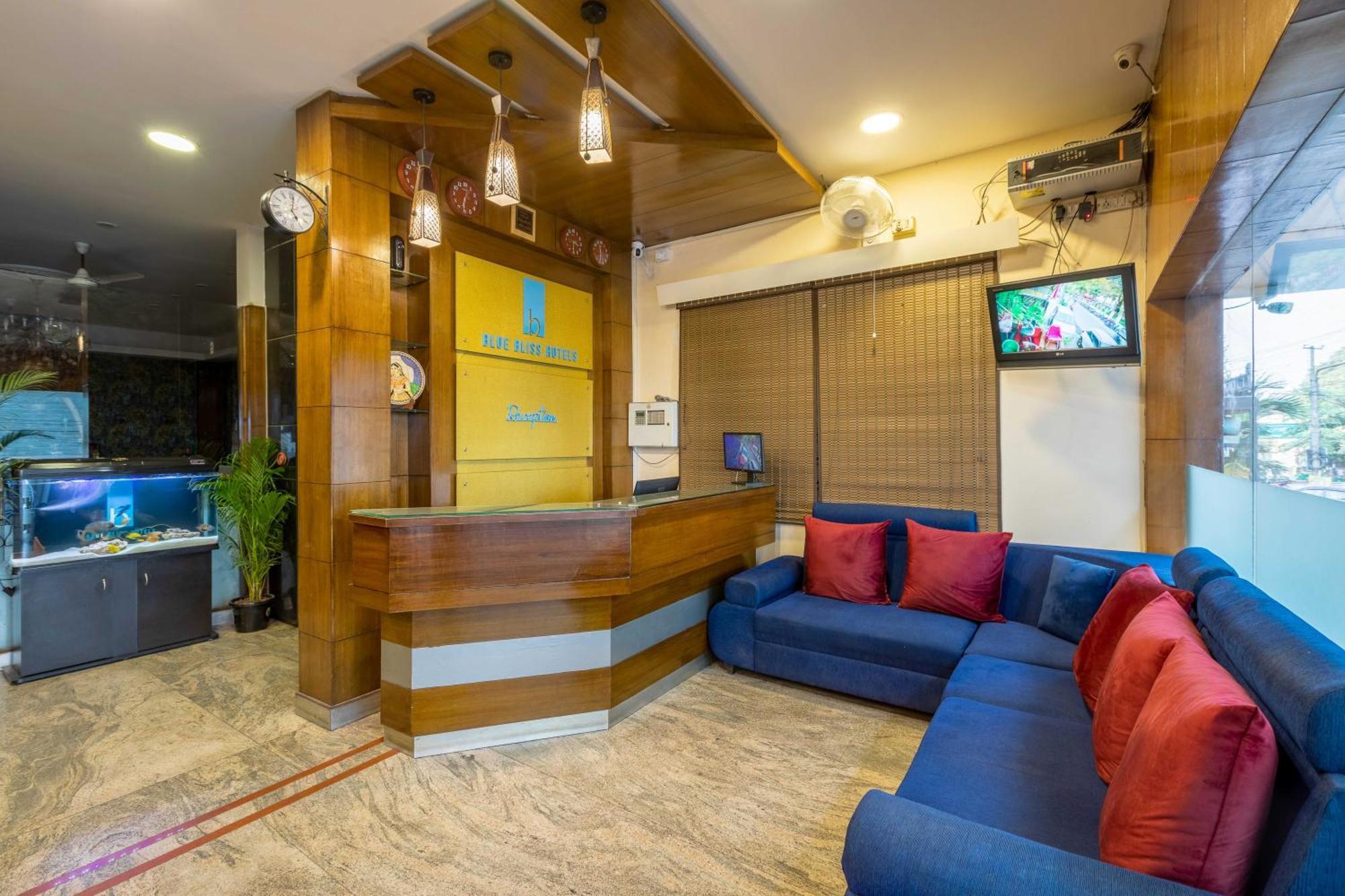 Blue Bliss Hotels By Pph Living Infantry Road Bangalore Exteriör bild