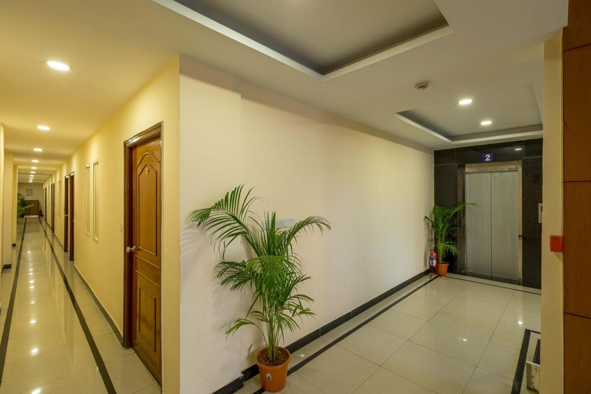 Blue Bliss Hotels By Pph Living Infantry Road Bangalore Exteriör bild