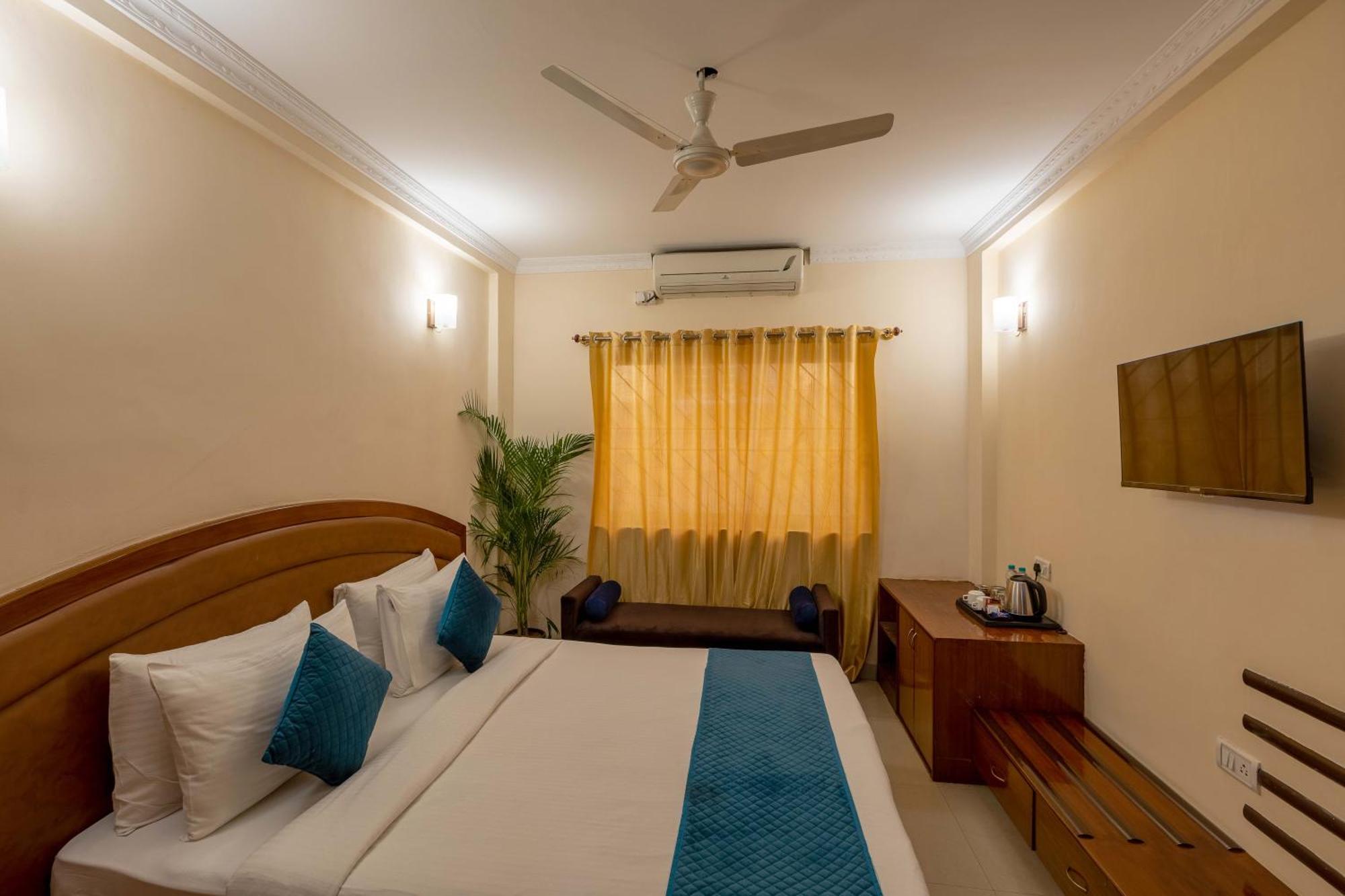 Blue Bliss Hotels By Pph Living Infantry Road Bangalore Exteriör bild