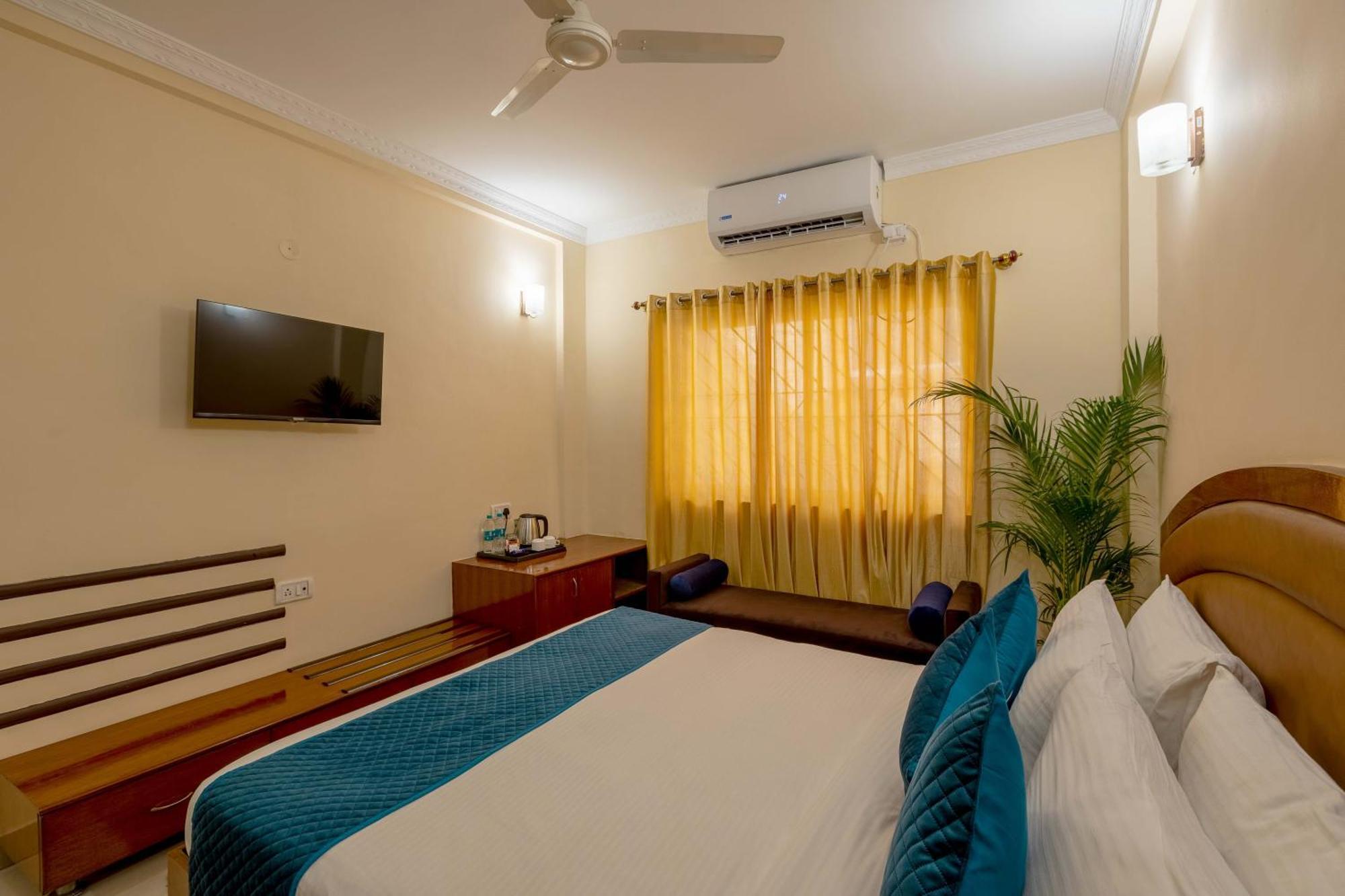 Blue Bliss Hotels By Pph Living Infantry Road Bangalore Exteriör bild