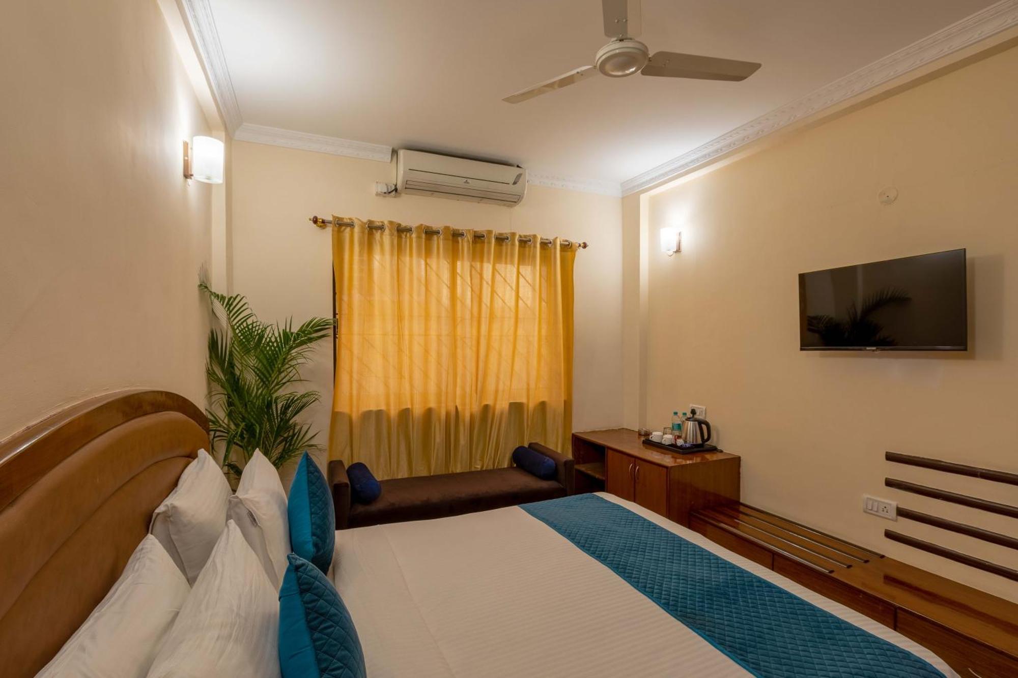 Blue Bliss Hotels By Pph Living Infantry Road Bangalore Exteriör bild