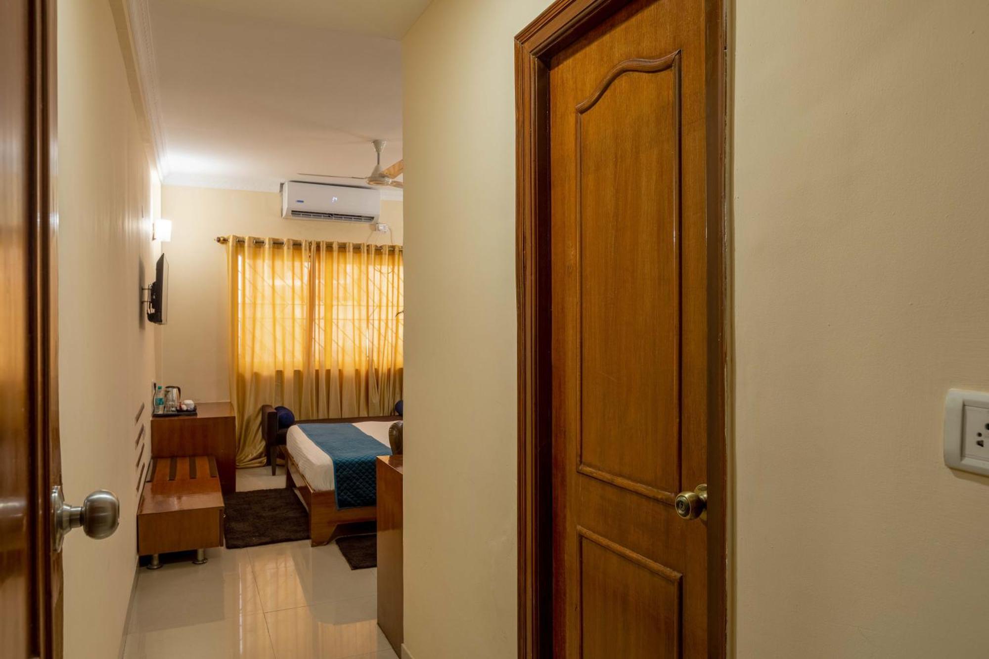 Blue Bliss Hotels By Pph Living Infantry Road Bangalore Exteriör bild
