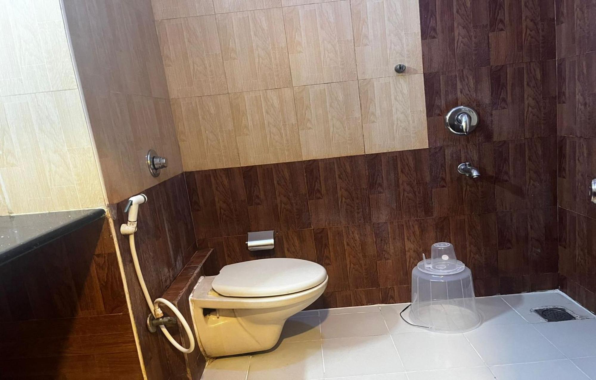 Blue Bliss Hotels By Pph Living Infantry Road Bangalore Exteriör bild