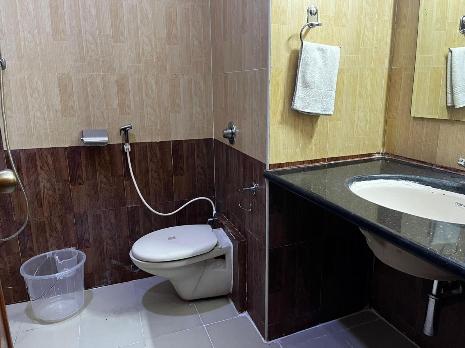 Blue Bliss Hotels By Pph Living Infantry Road Bangalore Exteriör bild